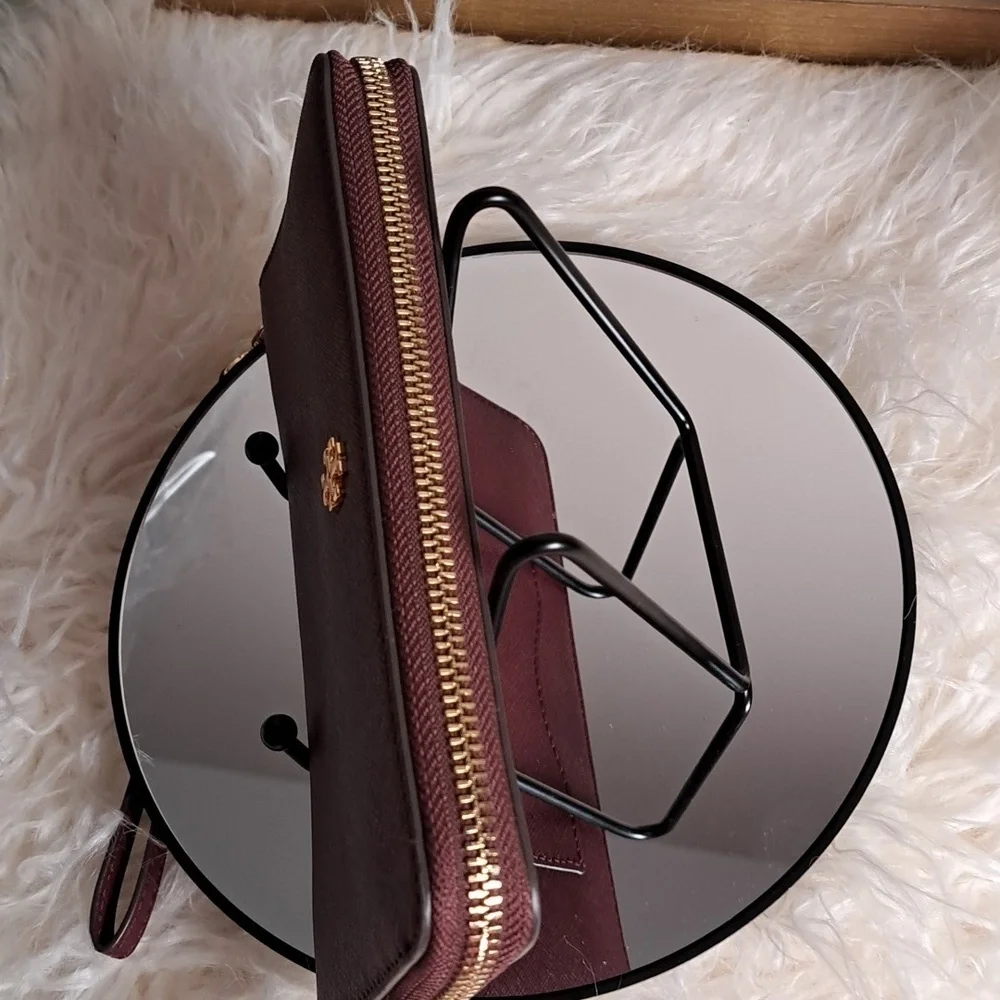 Tory Burch NWOTs Emerson Wristlet Zip Continental